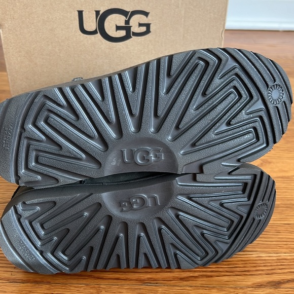 NEW Ugg Boots - Picture 7 of 7